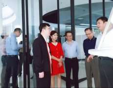 广东省工业和信息化局莅临乐鱼网页版登录入口-乐鱼online(中国)调研制造业创新中心建设情况 